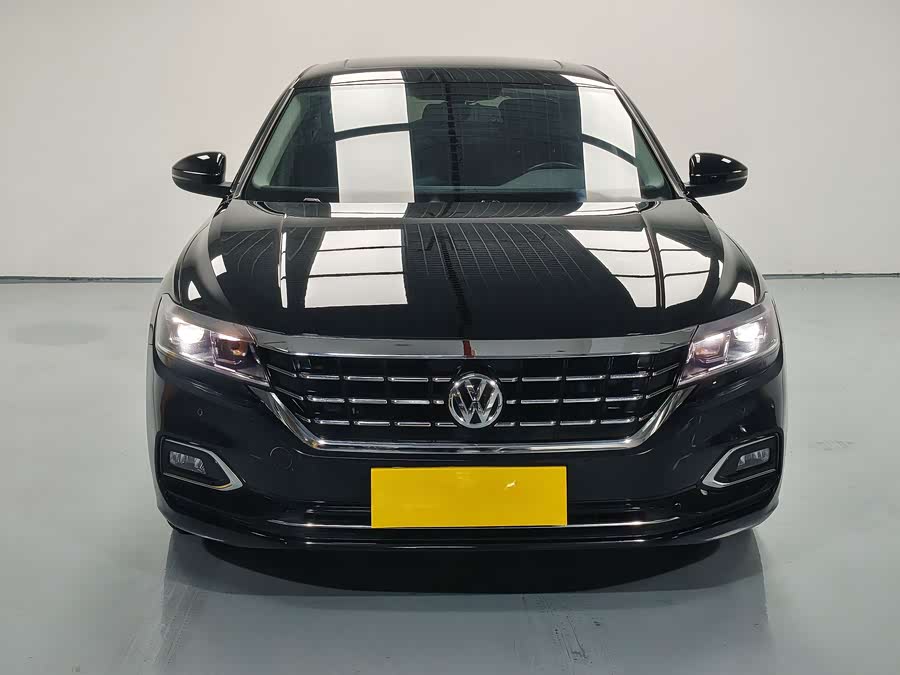 Volkswagen Passat 2019 car image #3