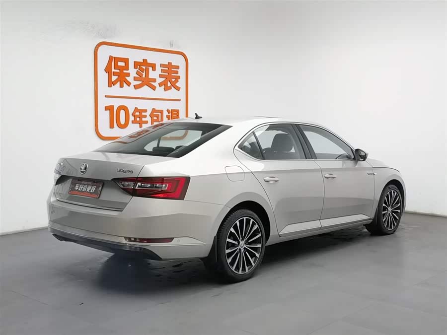 Skoda Superb 2016 car image #3