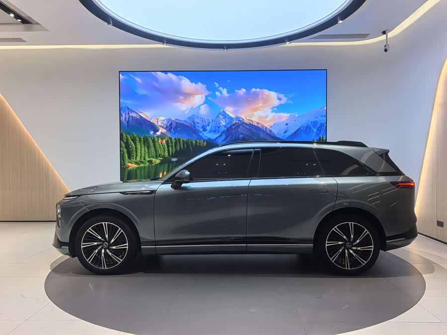 Xpeng G9 2023 car image #3