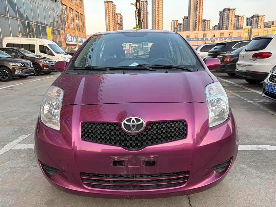 Toyota Yaris 2010 car image #3