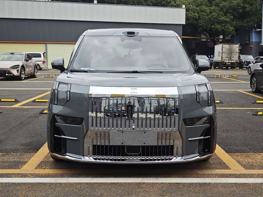 极氪 极氪009 2024 汽车图片 #3