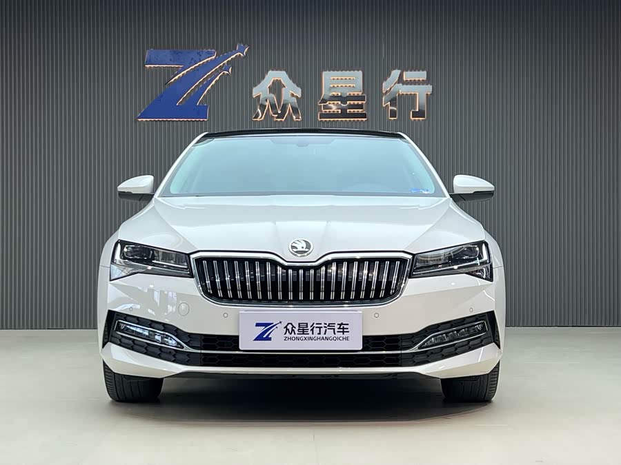 Skoda Superb 2020 car image #3