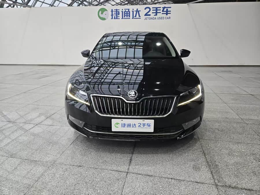 Skoda Superb 2016 car image #3