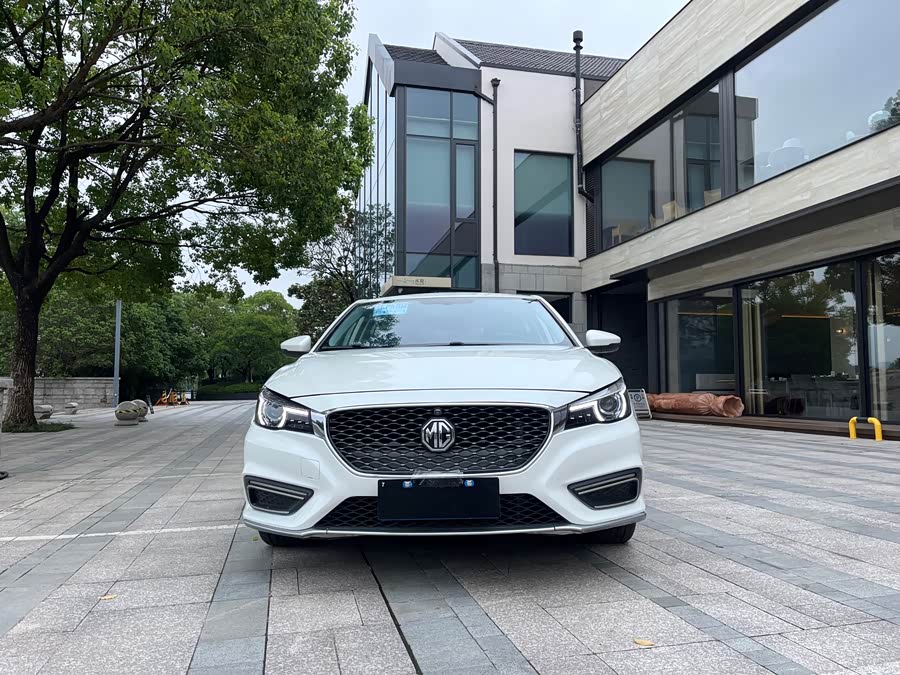 6 2018 car image #3