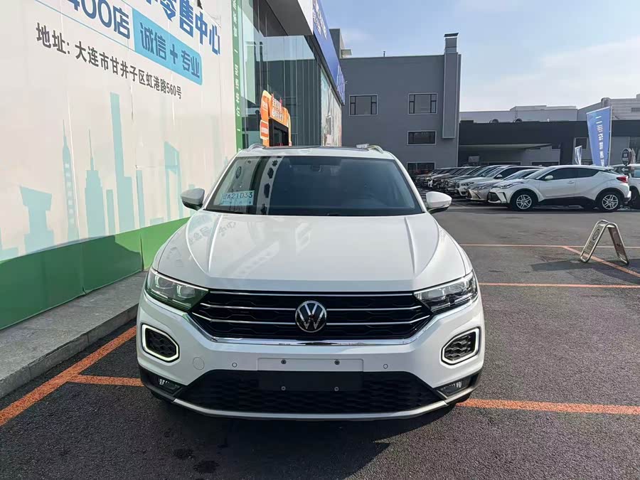 Volkswagen T-Roc 2023 car image #3