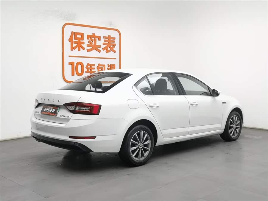 Skoda Octavia 2020 car image #3