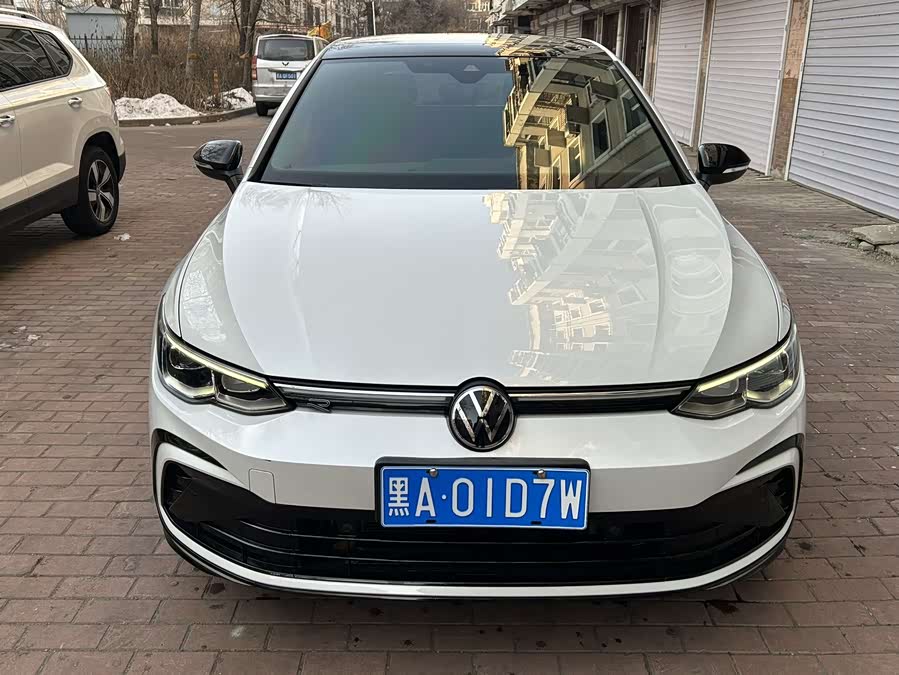 Volkswagen Golf 2022 car image #3