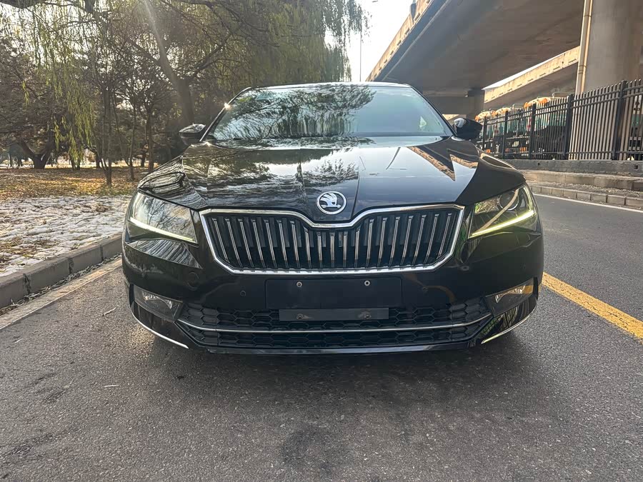 Skoda Superb 2016 car image #3