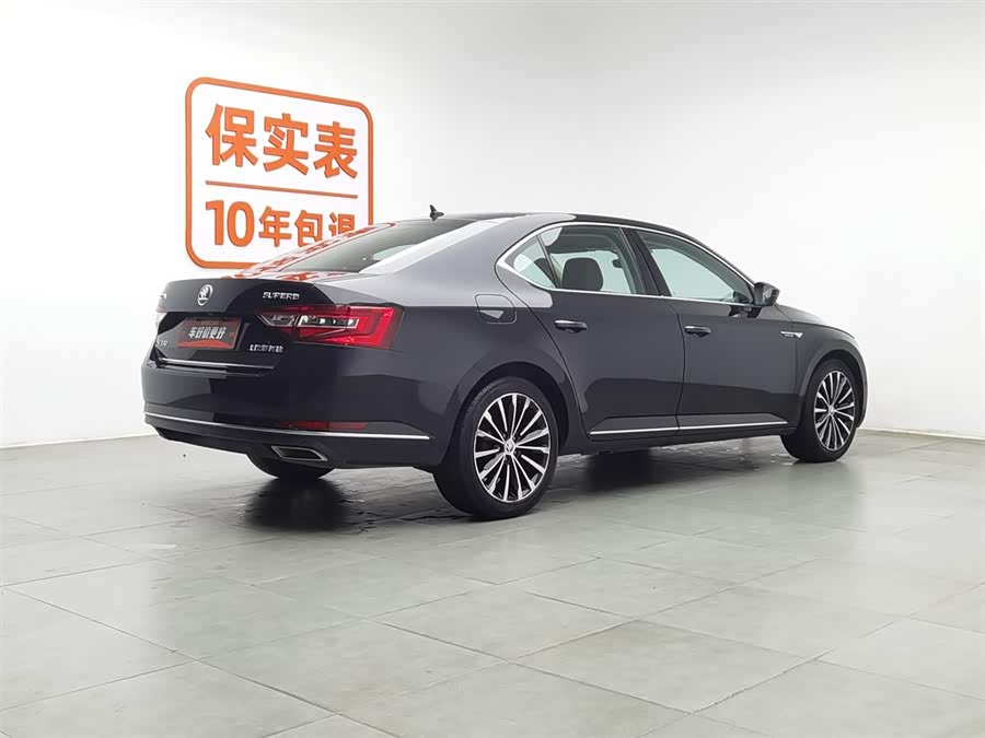 Skoda Superb 2018 car image #3