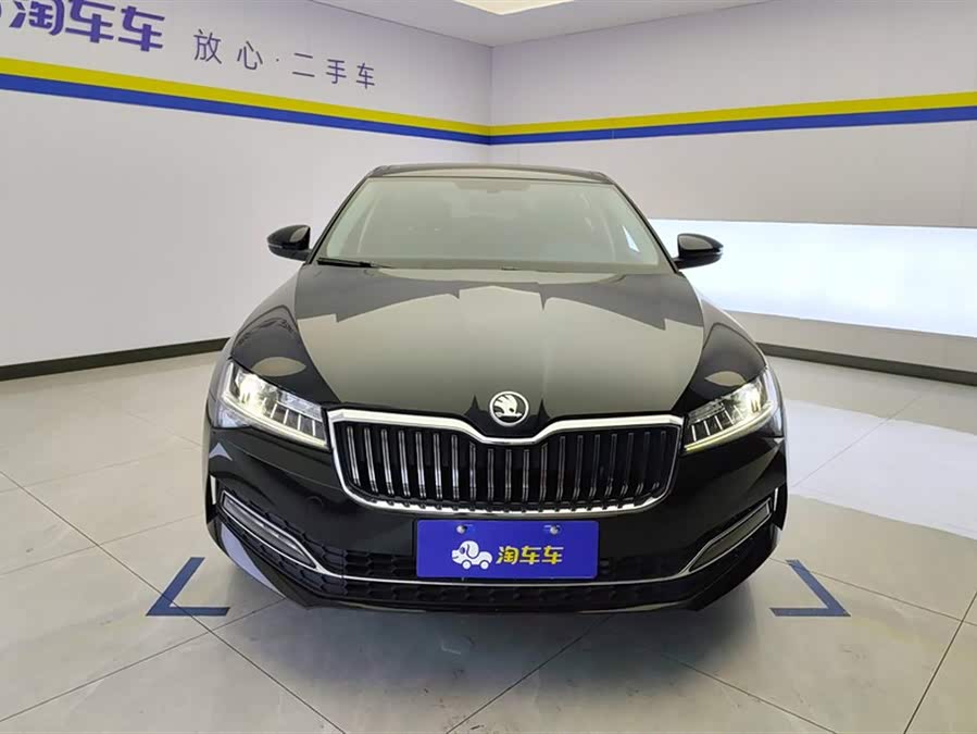 Skoda Superb 2024 car image #3
