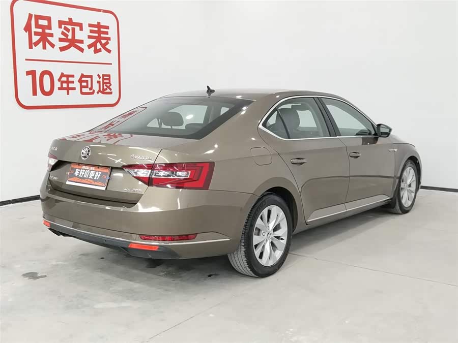 Skoda Superb 2016 car image #3