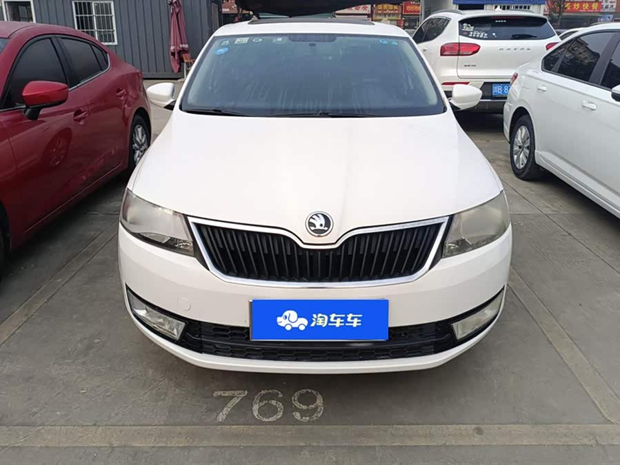Skoda Rapid 2015 car image #3