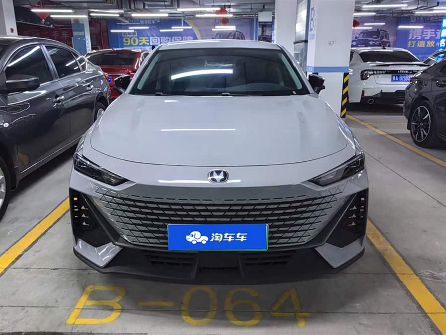 Changan UNI-V iDD 2023 car image #3
