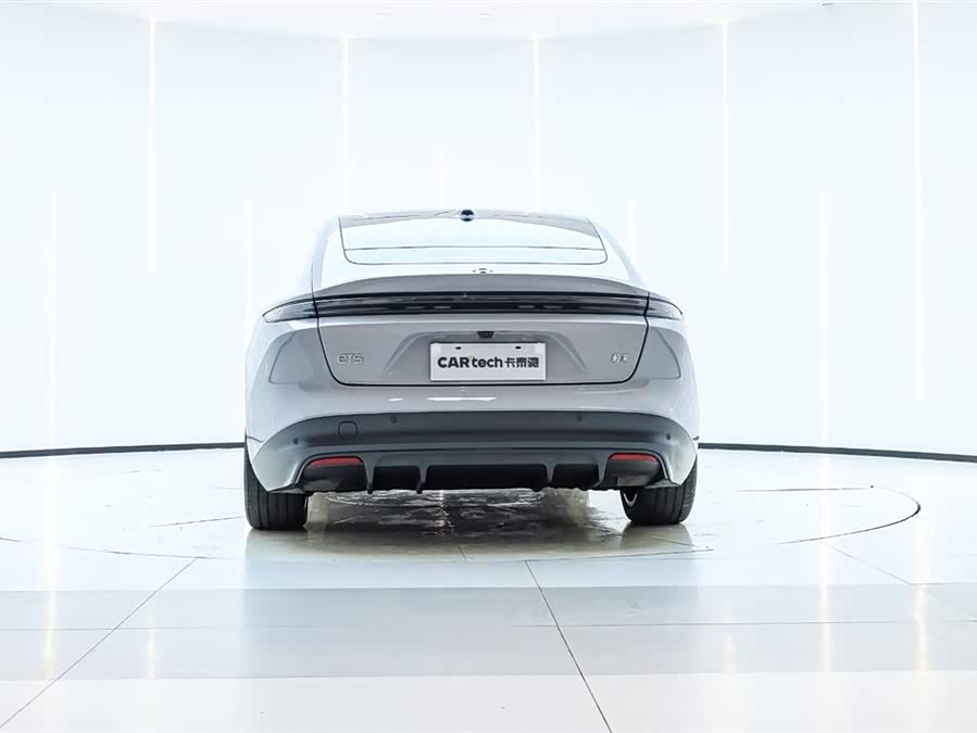 NIO ET5 2024 car image #3