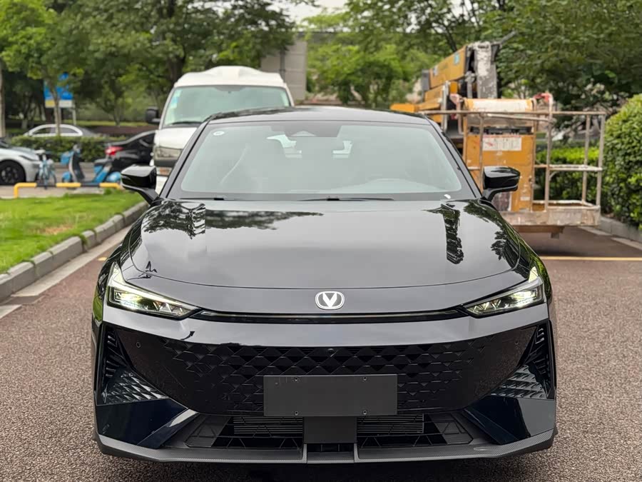 Changan UNI-V 2025 car image #3