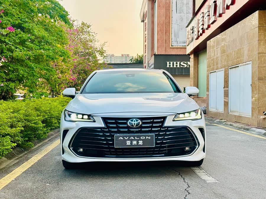 Toyota Avalon 2023 car image #3