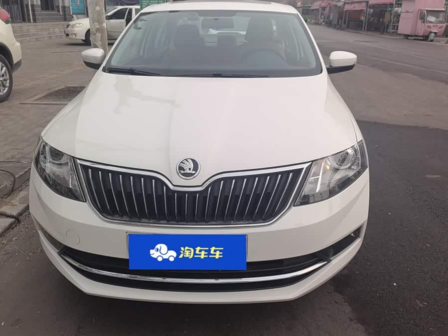 Skoda Rapid 2018 car image #3