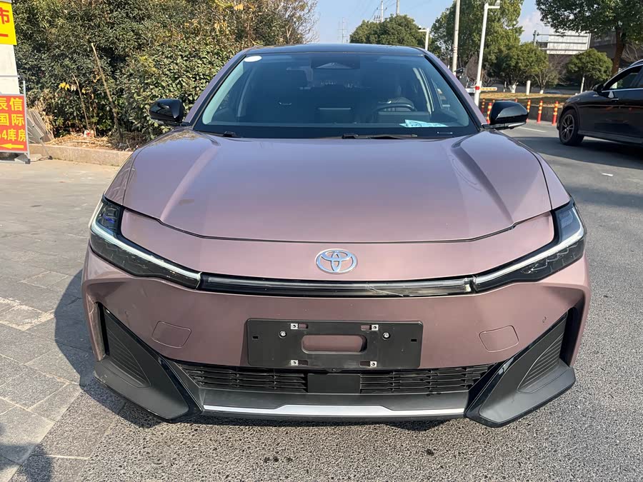 Toyota bZ3 2023 صورة سيارة #3