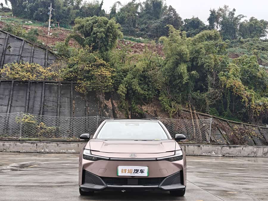 Toyota bZ3 2023 immagine di auto #3