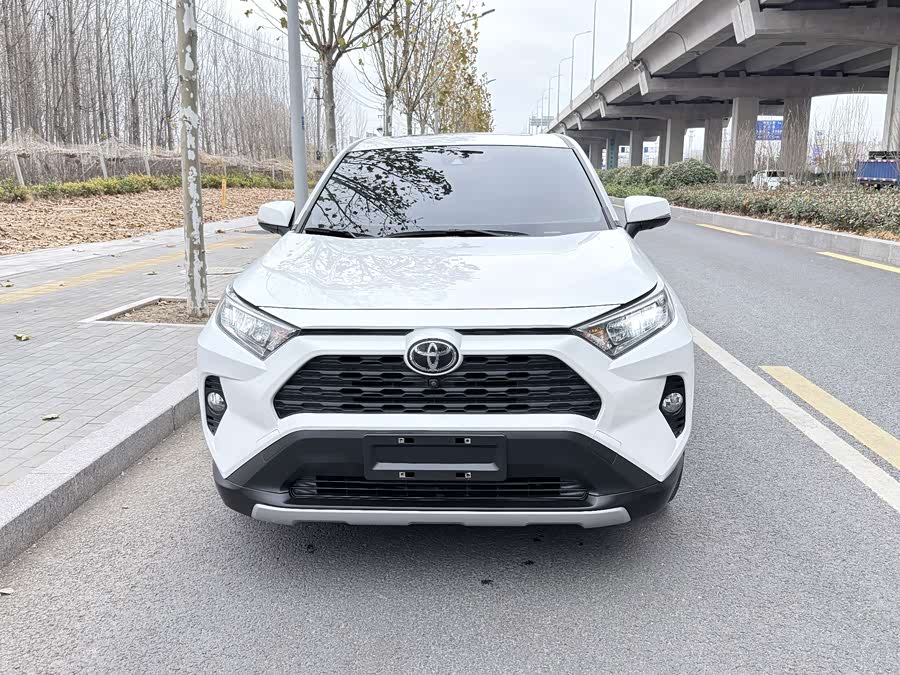 Toyota RAV4 2022 car image #3