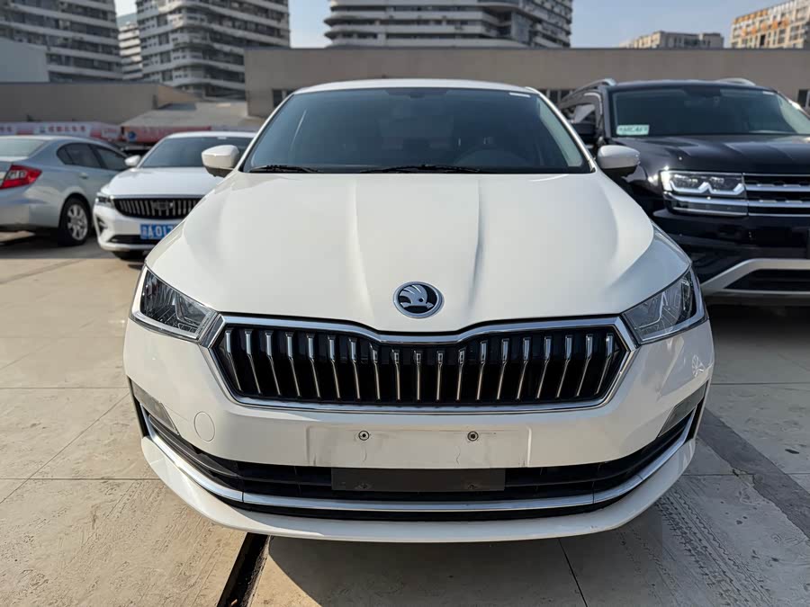 Skoda Rapid 2020 car image #3