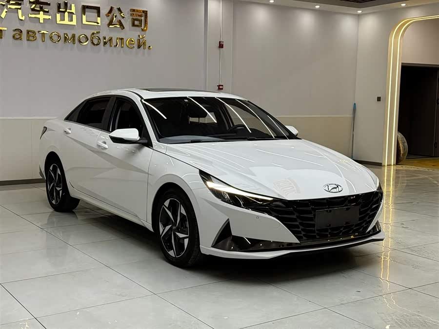 Hyundai Elantra 2023 car image #3
