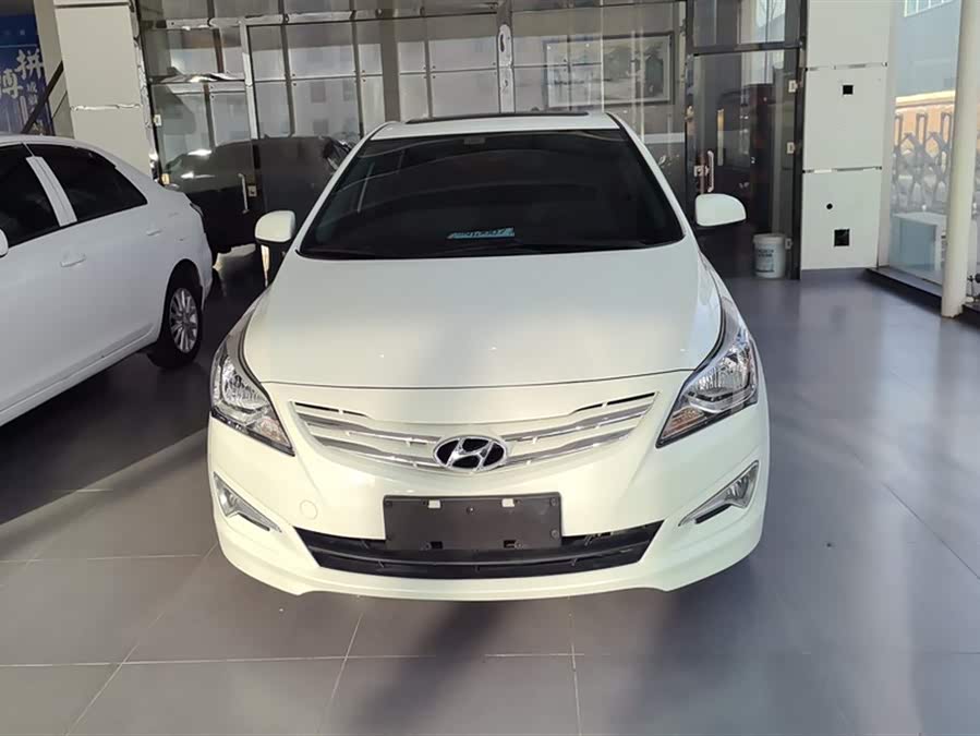 Mazda Reina Hatchback 2014 car image #3