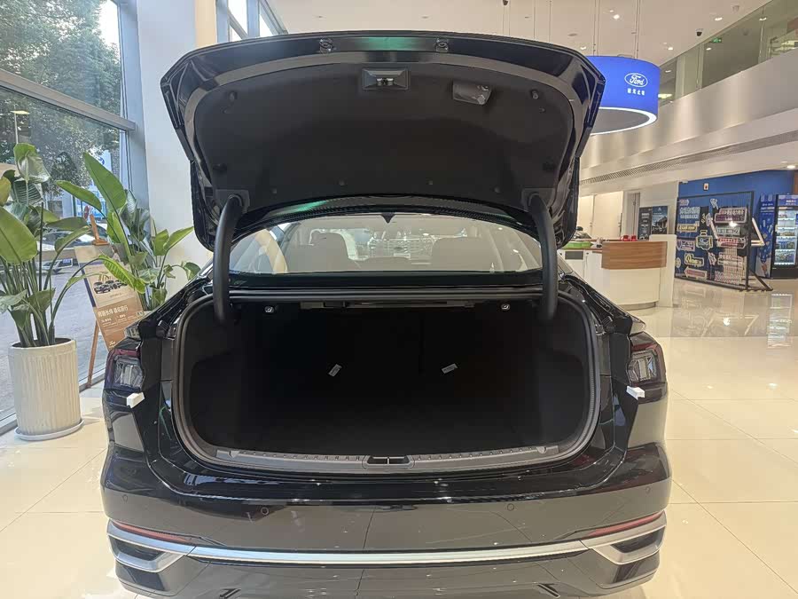 Ford Mondeo car image #3