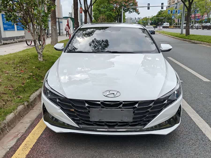 Hyundai Elantra 2023 immagine di auto #3