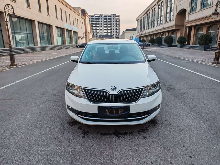 Skoda Rapid 2018 car image #3