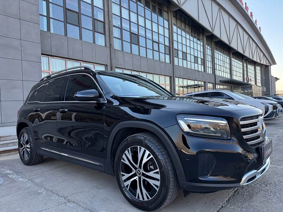 Mercedes-Benz GLB Class 2024 car image #3