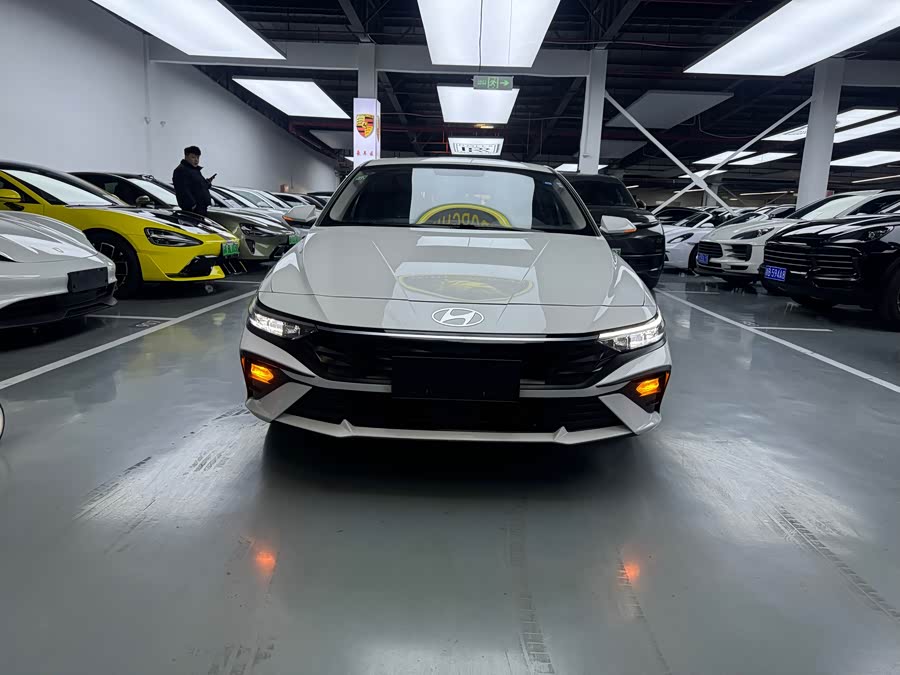 Hyundai Elantra 2023 car image #3