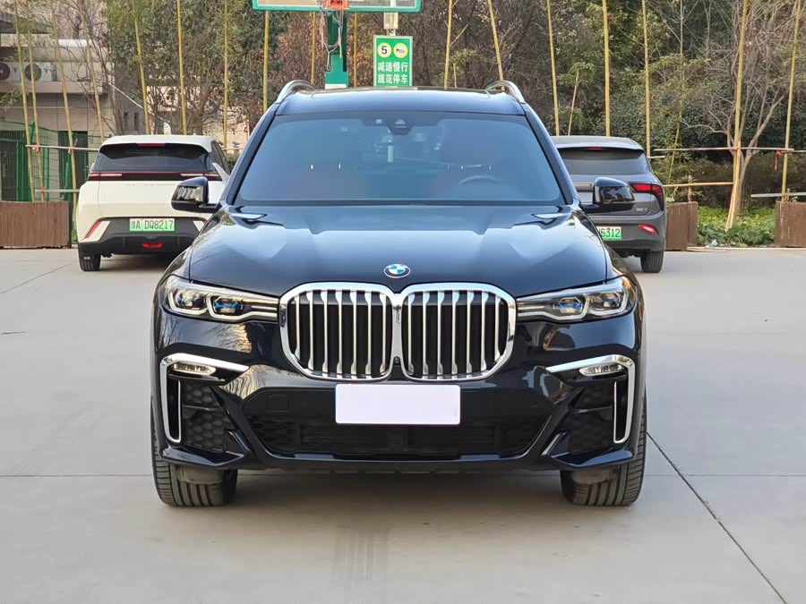 BMW X7 2022 car image #3