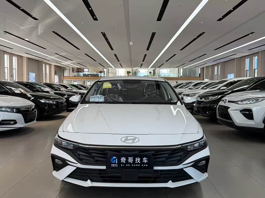 Hyundai Elantra 2025 car image #3