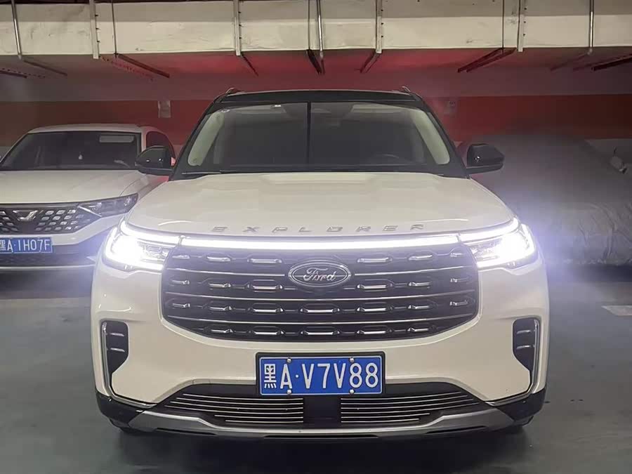 Ford Explorer 2024 car image #3