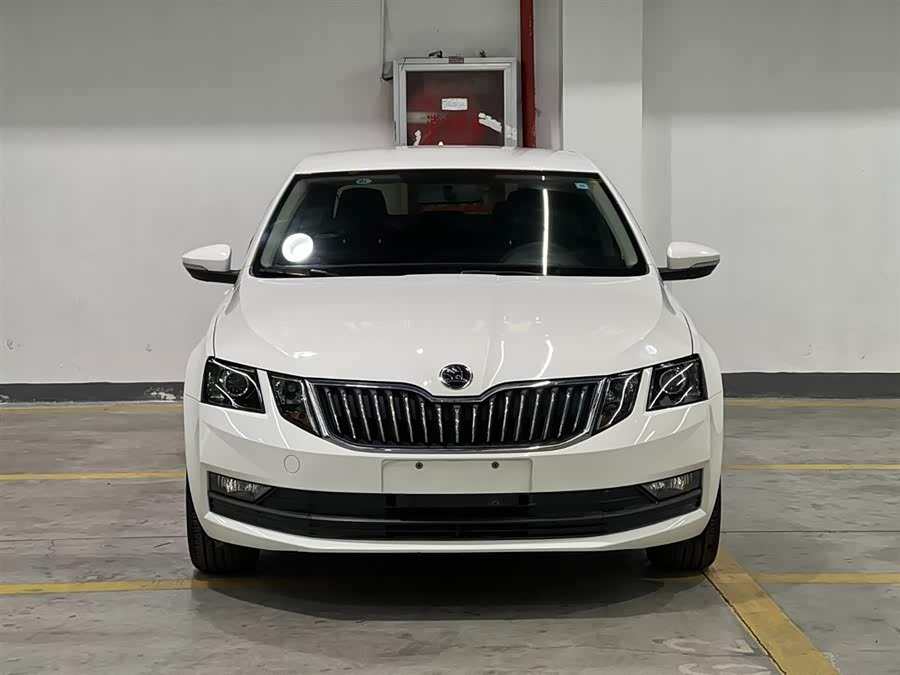 Skoda Octavia 2021 car image #3