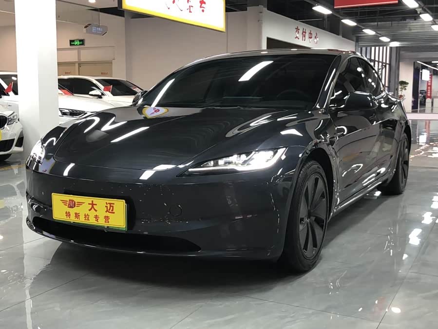 Tesla Model 3 2025 car image #3
