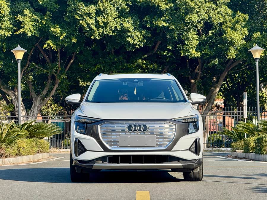 Audi Q5 e-tron 2023 immagine di auto #3