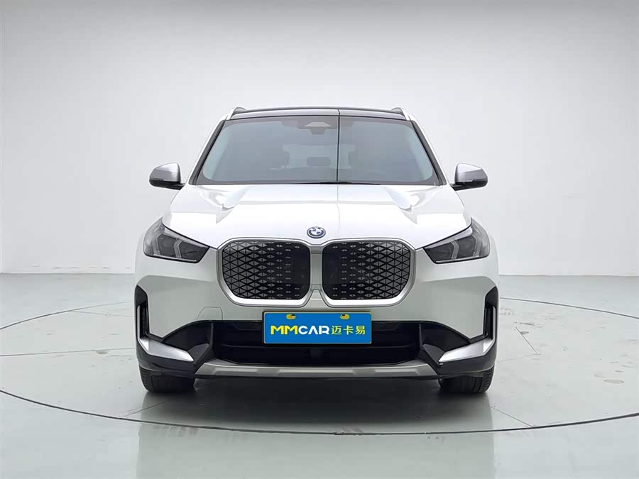 BMW iX1 2024 car image #3