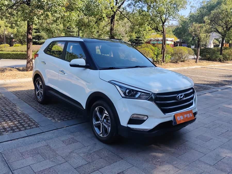 Hyundai ix25 2018 car image #3