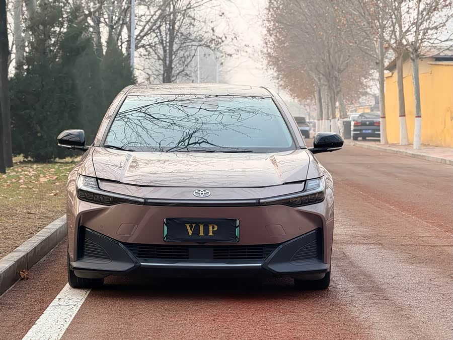 Toyota bZ3 2023 صورة سيارة #3