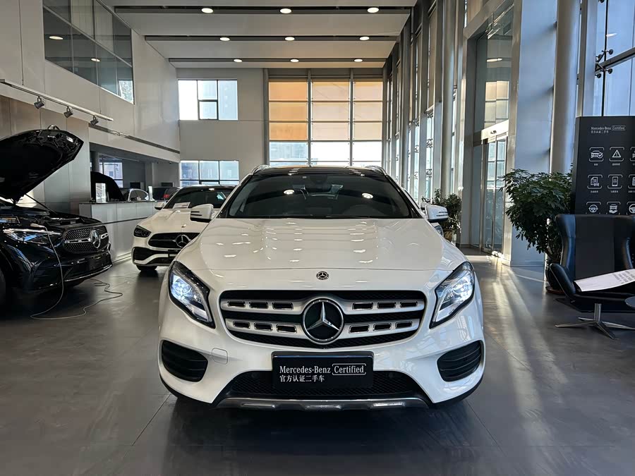 Mercedes-Benz GLA Class 2020 car image #3