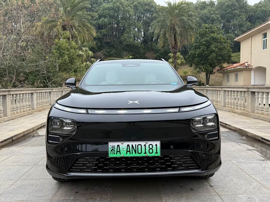 Xpeng G9 2025 car image #3