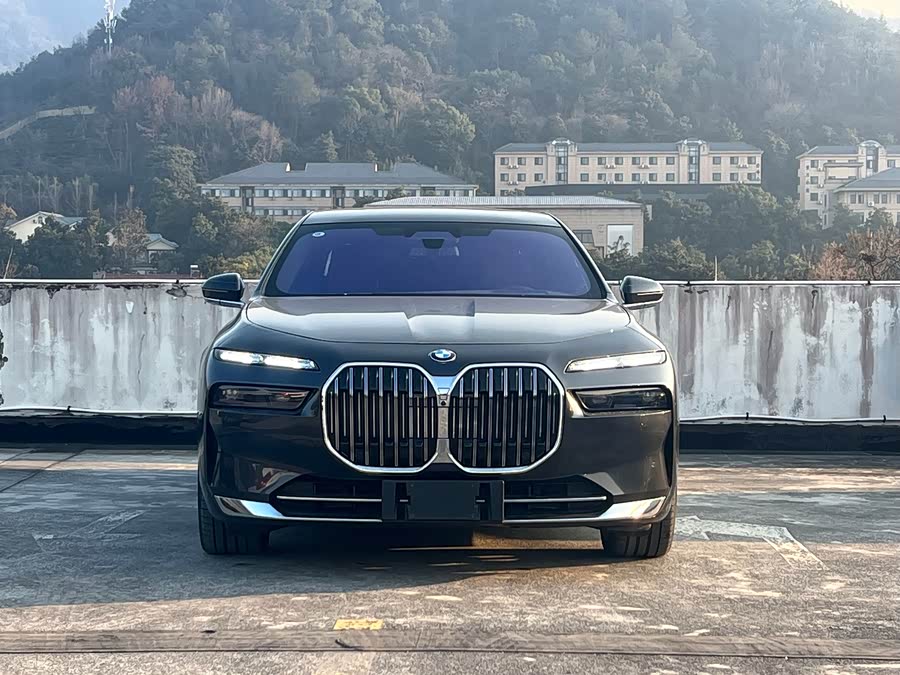 BMW 7 Series 2024 car image #3