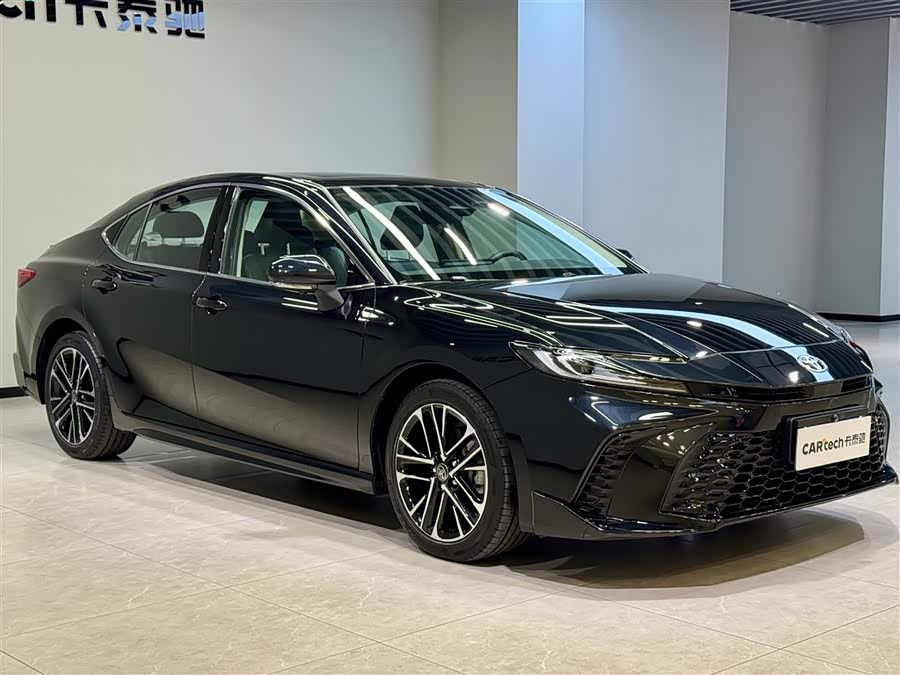 Toyota Camry 2025 car image #3