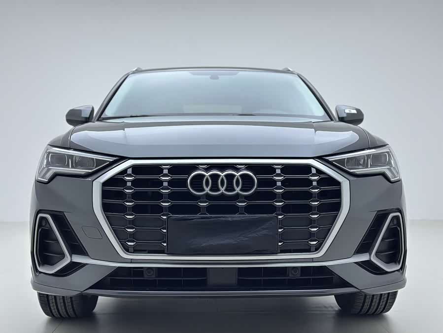 Audi Q3 2021 car image #3