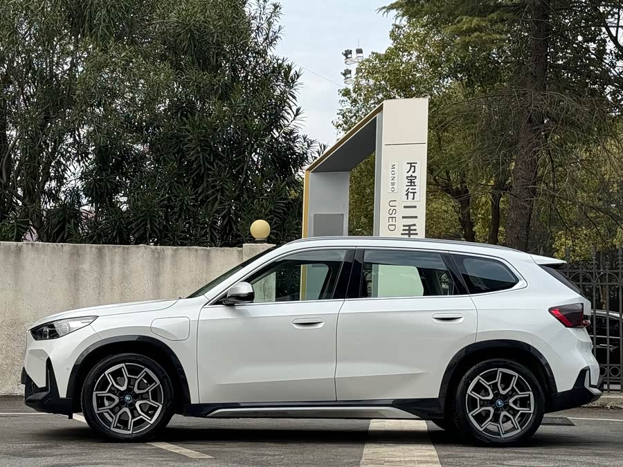 BMW iX1 2024 صورة سيارة #3