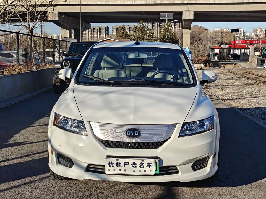 BYD e6 2015 car image #3