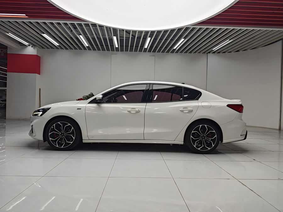 Ford Focus 2021 immagine di auto #3