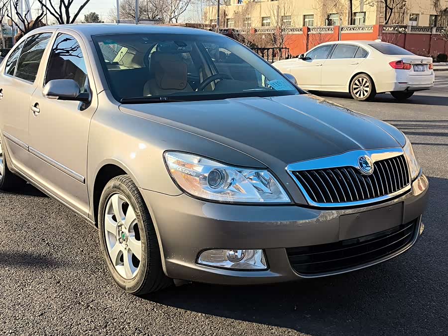 Skoda Octavia 2010 car image #3